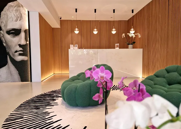 米斯特拉尔酒店